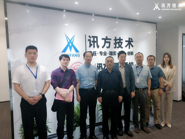 武汉职业技术学院校党委副书记何让波一行莅临九州酷游 ku游技术武汉基地